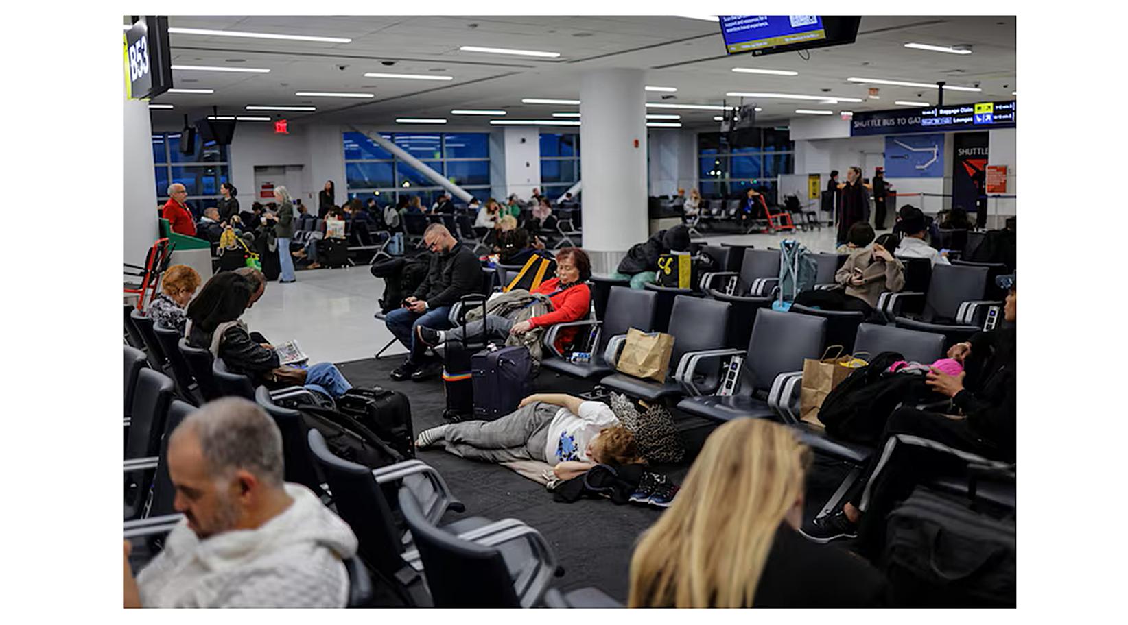 US winter storms disrupt peak holiday travel as airlines cancel over ...