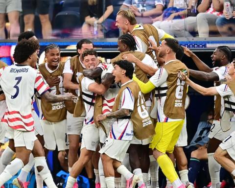 Estados Unidos debutó con una goleada frente a Paraguay .