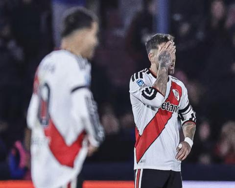 River perdió otra vez: gastó 70 millones de dólares en refuerzos y Coudet admite que podría dejar el cargo.