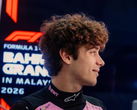 Franco Colapinto largará desde el fondo en el GP de Bahréin pero guarda una carta para remontar y llegar a los puntos.