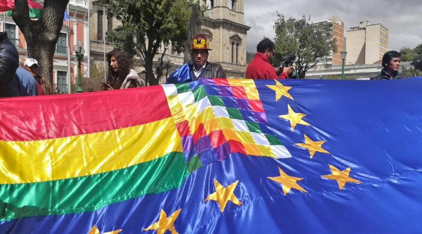 Bolivia prepara una bandera de reivindicación marítima