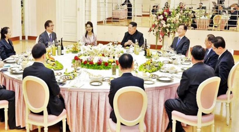 Kim Jong-un hosts talks, banquet for S.Korea envoys