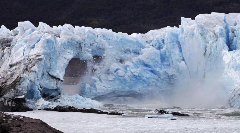 El puente de hielo del Glaciar Perito Moreno cayó durante la medianoche