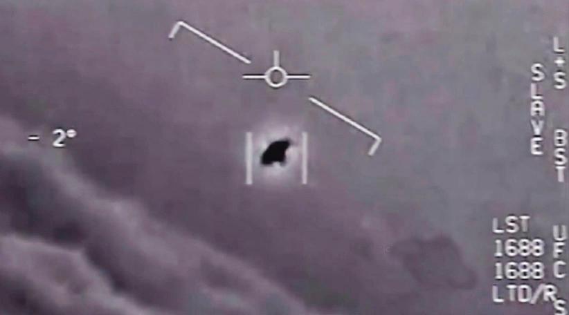 Los pilotos de dos aviones distintos informaron de un objeto volador no identificado en las alturas.
