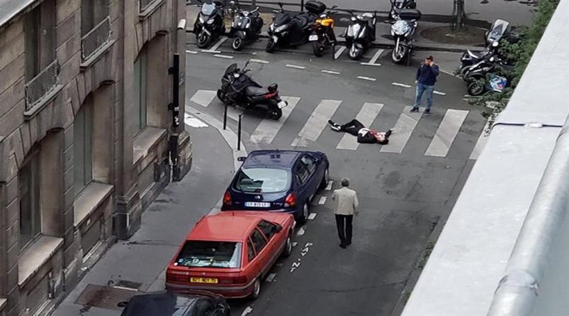 El atacante, que no ha sido identificado, murió a manos de las autoridades.