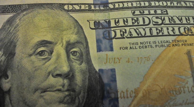 El dólar superó los 24 pesos y el BCRA vendió USD 1.100 millones para frenar la escalada