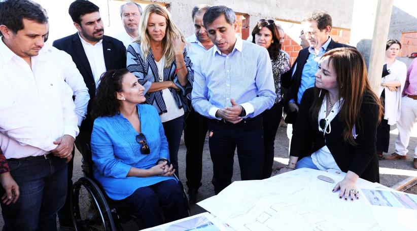  Gabriela Michetti, el gobernador Sergio Casas y la secretaria de Infraestructura Urbana Marina Klemensiewicz recorrieron e inauguraron parte de las urbanizaciones integrales en la capital de La Rioja