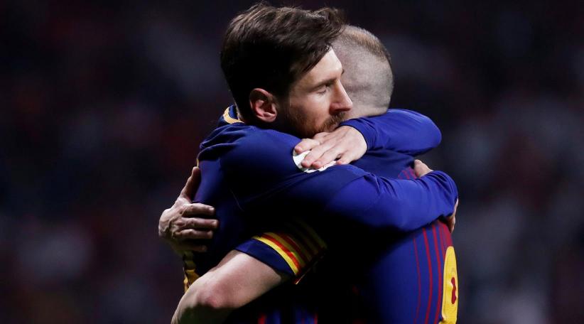 Andrés Iniesta a pura emoción se despidió de Barcelona con lágrimas en el Camp Nou que lo homenajeó