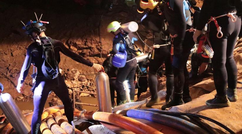  "Hoy hemos conseguido rescatar a cuatro niños y enviarlos al hospital Chiang Rai Prachanukrua" dijo Narongsak Osottanakorn, jefe de la misión de rescate. 