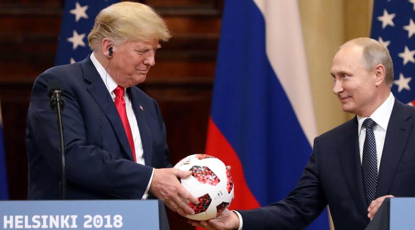 "El presidente Trump espera recibir al presidente Putin en Washington después del primero de año, y él está abierto a visitar Moscú cuando reciba una invitación formal", dijo la portavoz de la Casa Blanca