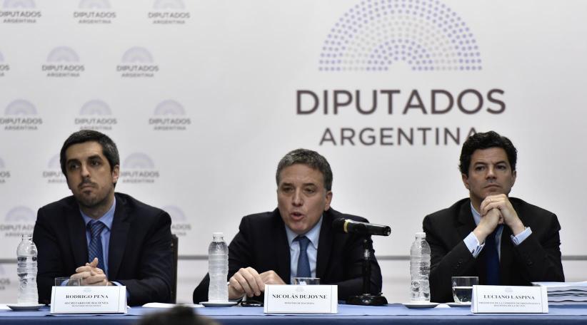 El ministro de Hacienda Nicolás Dujovne presentó en el Parlamento nacional el presupuesto para 2019