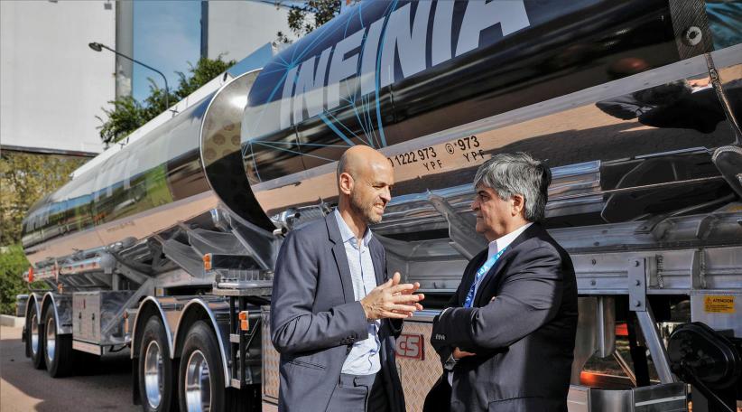 YPF será la primera empresa del país en utilizar unidades bitrenes para el transporte de sus combustibles