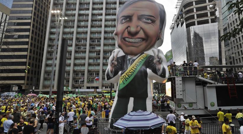 Encuesta: El candidato presidencial de derecha de Brasil, Jair Bolsonaro, está  por delante del rival izquierdista del Partido de los Trabajadores, Fernando Haddad.