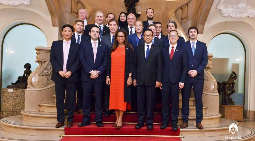 Alcaldes, vicealcaldes y funcionarios de varias ciudades fueron reconocidos en la Legislatura. Foto: Legislatura de la ciudad de Buenos Aires