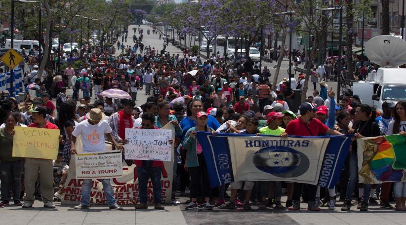 Trump, aseguró en un mitin en Florida que “está preparado” para afrontar la caravana de migrantes que se aproxima a la frontera sur del país con “gente brutal” en ella
