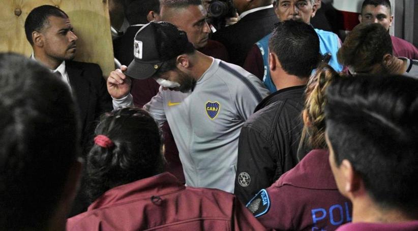 Escándalo en la Superfinal River- Boca: se suspendió el partido y se jugará el domingo a las 17