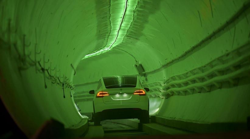 Elon Musk presenta un prototipo de túnel de transporte de alta velocidad en Los Ángeles