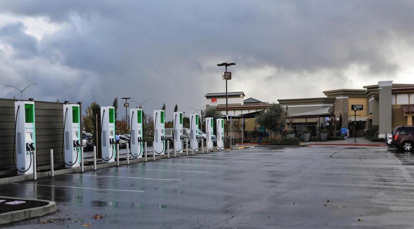 Simon ha anunciado que San Francisco Premium Outlets es la primera ubicación de California para sistemas de carga de vehículos eléctrico