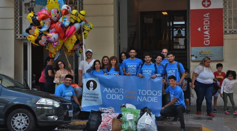 La Comunidad Ahmadía Argentina entregó juguetes en el Hospital de niños Ricardo Gutiérrez 
