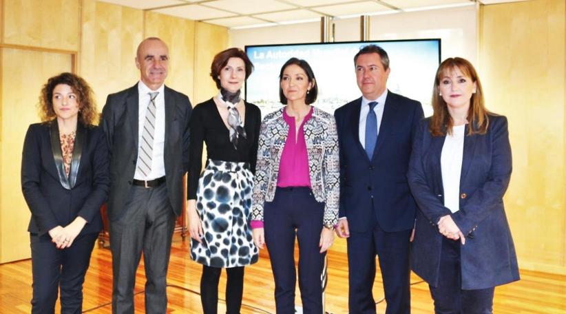 La ministra de Industria, Comercio y Turismo, Reyes Maroto; Juan Espadas, alcalde, Sevilla; y la CEO WTTC, Gloria Guevara Manzo, brindaron detalles de la Cumbre de la WTTC 2019