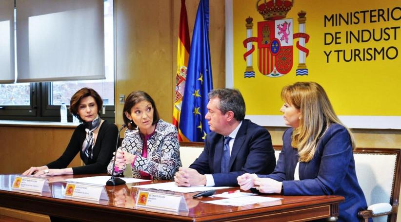 La ministra de Industria, Comercio y Turismo, Reyes Maroto; Juan Espadas, alcalde, Sevilla; y la CEO WTTC, Gloria Guevara Manzo, brindaron detalles de la Cumbre de la WTTC 2019