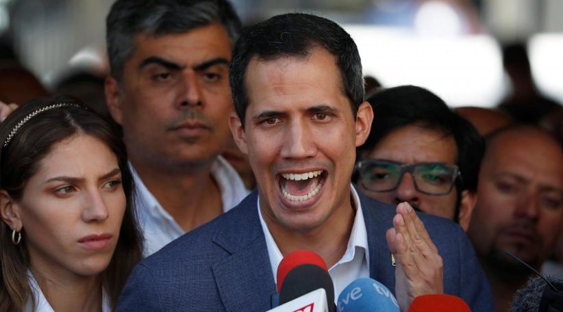 Guaidó le pidió a los militares que dejen entrar la ayuda humanitaria a Venezuela