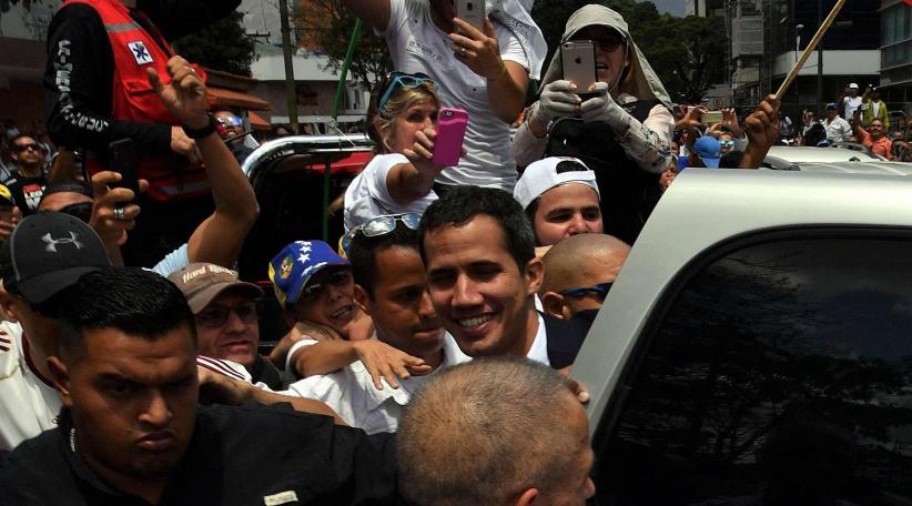 Civiles armados atacan a Juan Guaidó al salir de Asamblea en Venezuela 