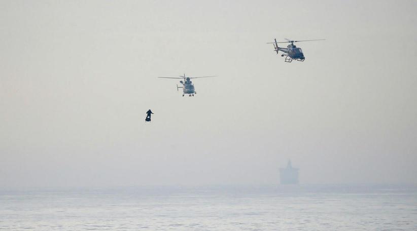  Franky Zapata logró llegar a Inglaterra desde Francia con su con su Jet flyboard