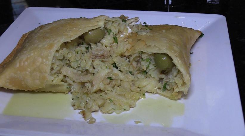 Hocca: El menú de la casa presenta sándwiches de mortadela y pastel de bacalao, mezcla de mariscos, carne y un bar con una amplia gama de bebidas alcohólicas, cerveza fría y caipirinhas exclusivas.