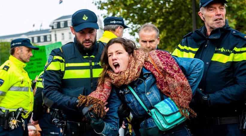 Extinction Rebellion: Arrests at Sydney and Amsterdam protests