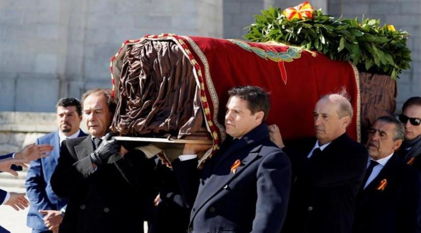 España: Exhuman y retiran los restos de Franco del Valle de los Caídos