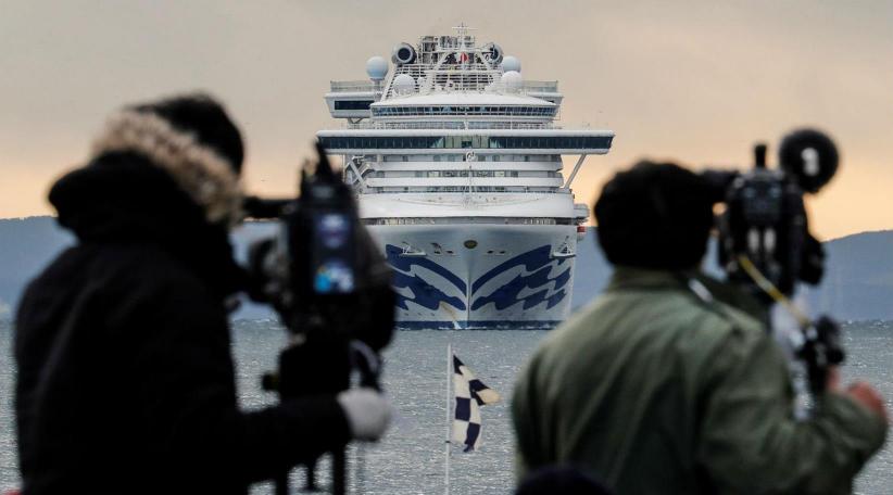 Confirman 20 casos de coronavirus en el crucero aislado en Japón