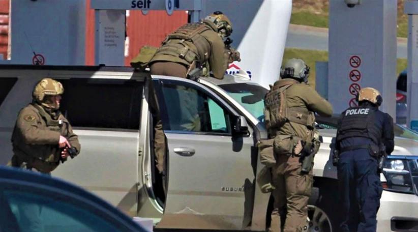 Canada shooting: Gunman kills at least 10 in rural Canada
