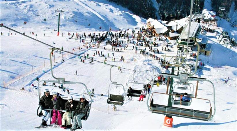 FAEVYT y los operadores de turismo estudiantil proponen medidas para garantizar los viajes durante este año
