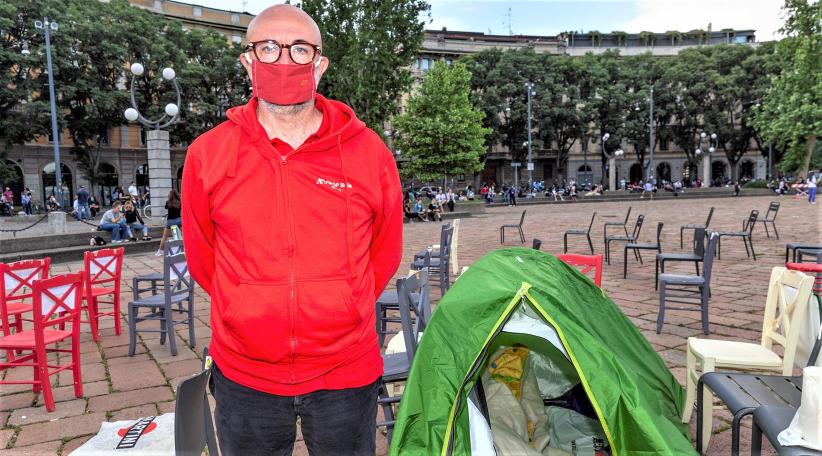  Paolo Polli, uno de los de 50 propietarios de restaurantes que participaron en el reclamo de "sillas vacías" cerca del Arco della Pace, sigue en huelga de hambre. Foto: Pablo Munini 