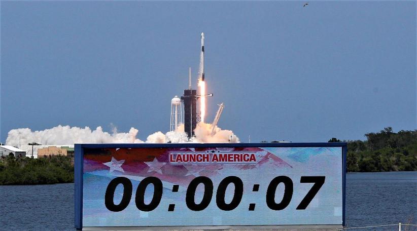 Los astronautas de la NASA hacen historia con el lanzamiento de SpaceX