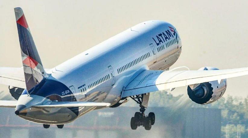Latam Argentina anunció que deja de operar sus 12 rutas de cabotaje y mantendrá las internacionales a través de otras filiales. Acaba de solicitar la apertura de su Procedimiento Preventivo de Crisis en el Ministerio de Trabajo.
