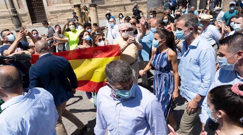 España Los Reyes visitan el casco histórico de Sevilla