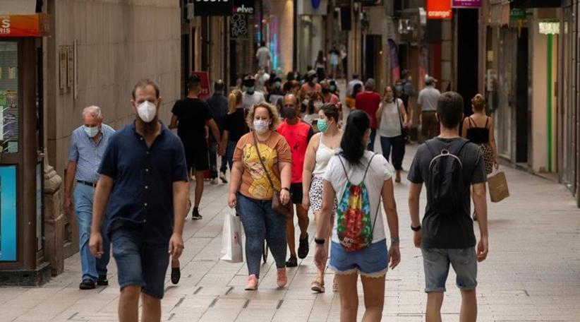 España: Cataluña impone restricciones en Lleida y Andalucía obliga a llevar mascarillas