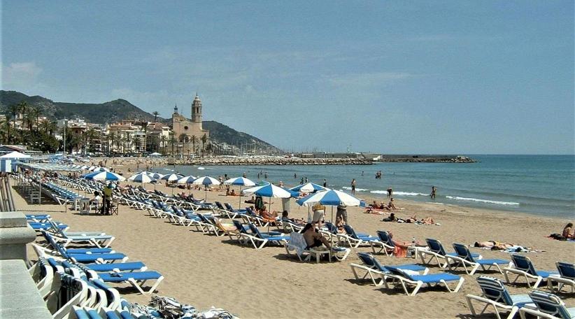 Algunos países de Europa aumentan las medidas de control y desaconsejan viajar a España por los nuevos brotes