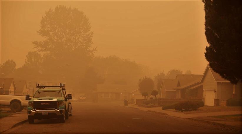 Oregon: wildfires torch hundreds of homes in U.S. West