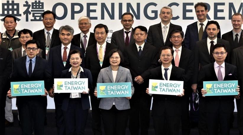 Tsai presenta estrategias para convertir a Taiwán en un centro de "energía verde"