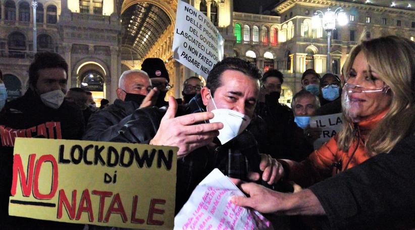 Coronavirus: Italy extends 'red zones' as infections soar