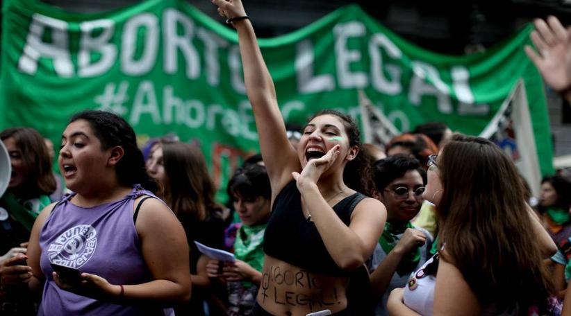 Argentina:  Diputados le dan media sanción a la ley de legalización del aborto. 
