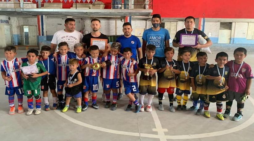 La Comunidad Musulmana Ahmadía Argentina realizó en González Catán su primer torneo del futbol para los niños de 6 años.