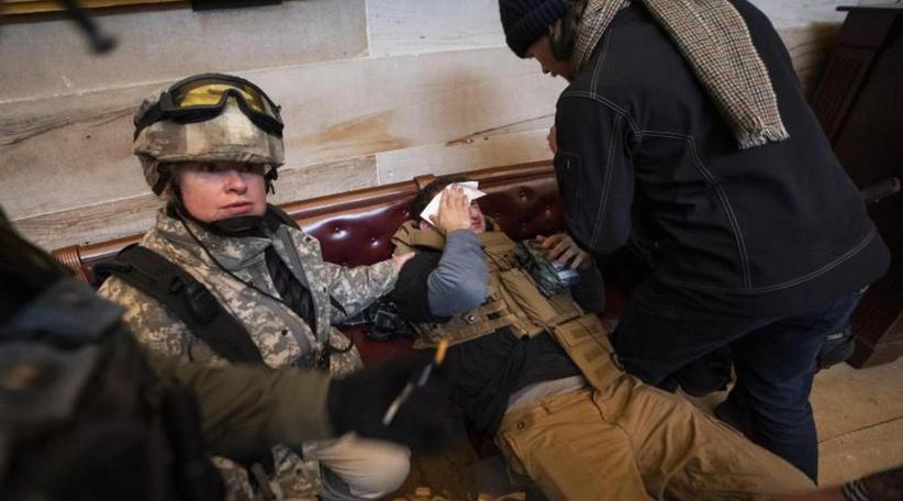 Cuatro muertos y  14 policías heridos en el asalto al Capitolio de EEUU