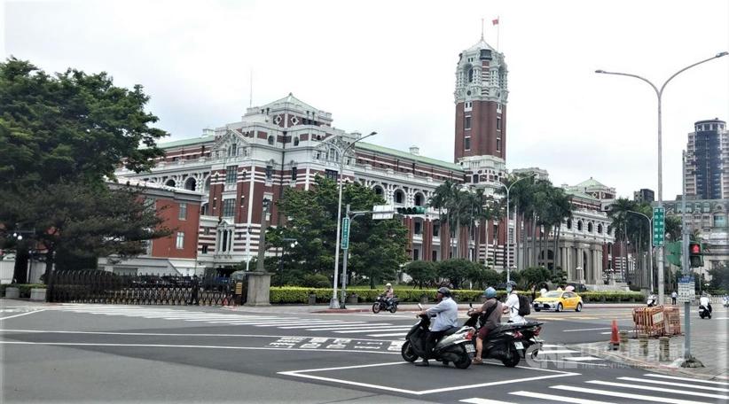 Taiwan welcomes lifting of U.S. restrictions on official contact