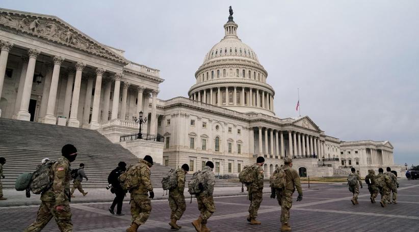 Los partidarios de Trump planean protestas armadas antes de la investidura de Biden, advierte el FBI