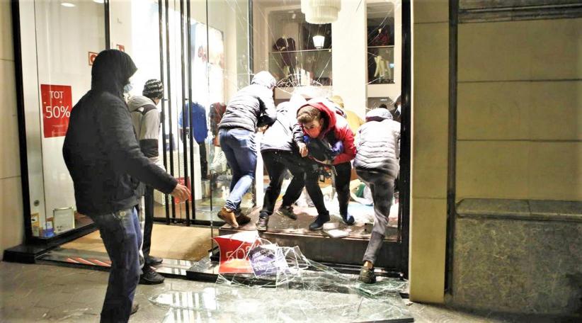 Cataluña: Los empresarios dicen basta por los destrozos en comercios y exigen a Govern y Ayuntamiento apoyar a los Mossos