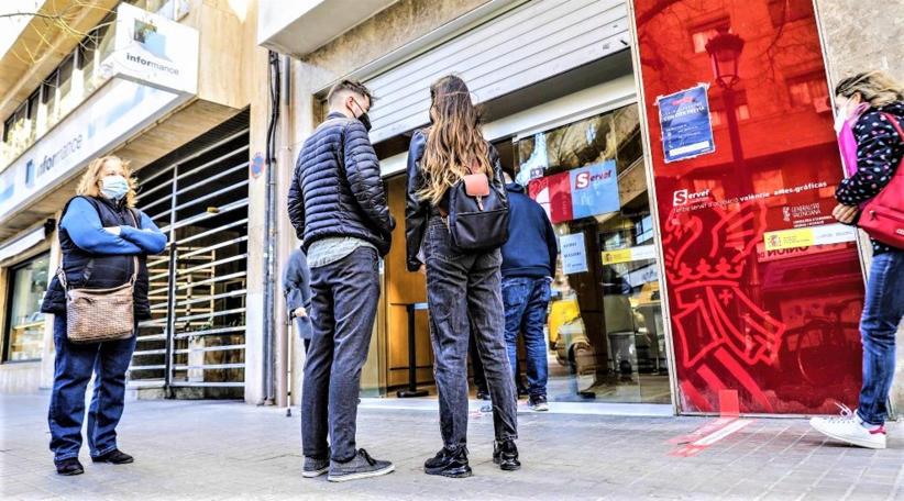 España: El paro supera en febrero los 4 millones por primera vez desde 2016